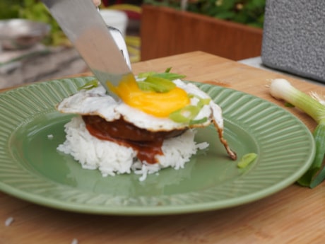 Rezepte Feuerplatte: Herzhaftes Frühstück Loco Moco