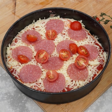 Belegte American Pan Pizza in Springform