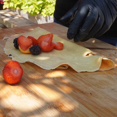 Streetfood Rezept: Crêpes von der Feuerplatte mit Früchten