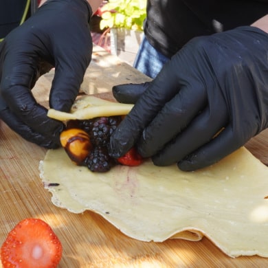 Streetfood Rezept: Crêpes von der Feuerplatte mit Früchten