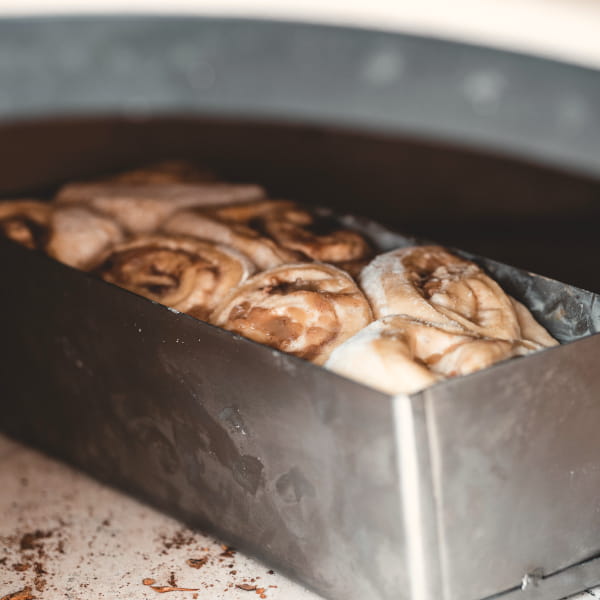 Teiglinge backen in Kastenform im Pizzaofen