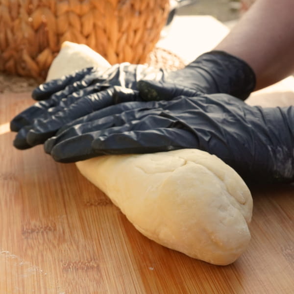 Teig zu Rolle formen