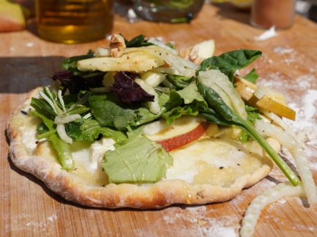 Apfel-Honig-Pizza mit Fenchel & Ziegenkäse