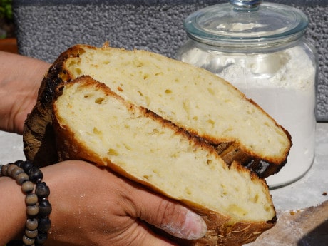 Wann ist das Brot im Holzbackofen fertig