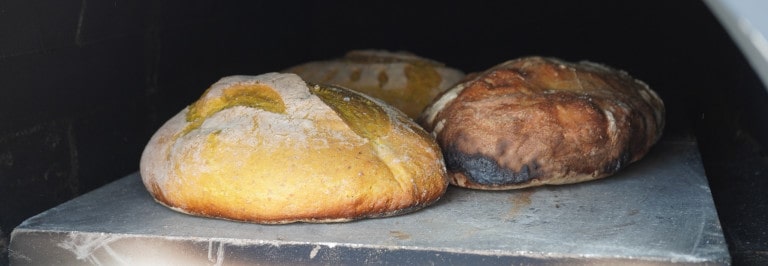 Brot backen im Holzbackofen