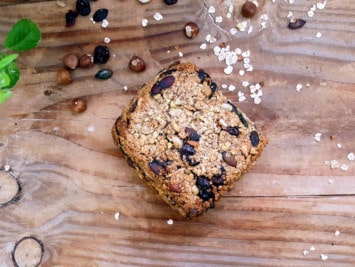 Brot backen ohne Mehl und Hefe auf dem Brotbackstein