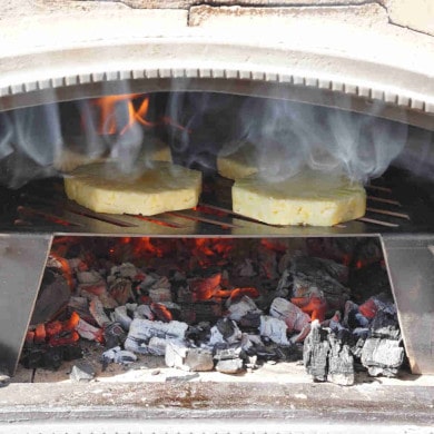 Ananas grillen - Grill-Rezept für Pizzaöfen