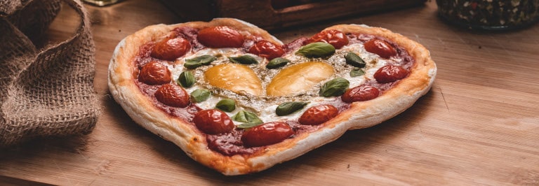 Rezept: Herzpizza aus dem Pizzaofen