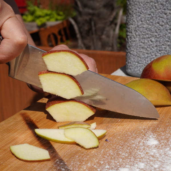 Äpfel in Scheiben schneiden