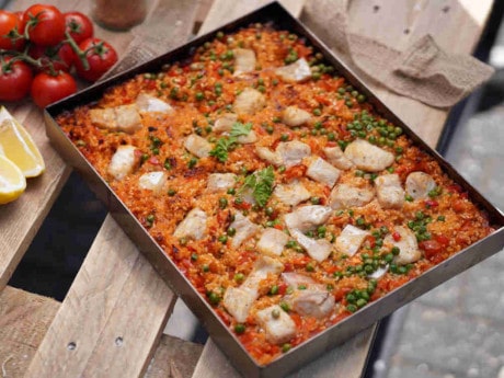 Im Pizzaofen geschmorte Paella