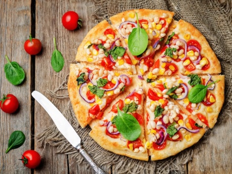 Vegetarische Pizza backen
