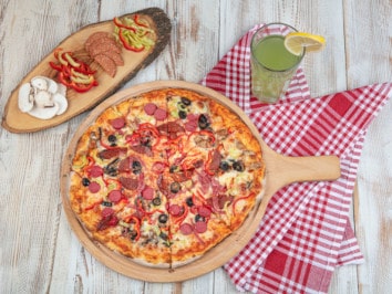 Rezept: Pizza Pikante im Pizzaofen backen