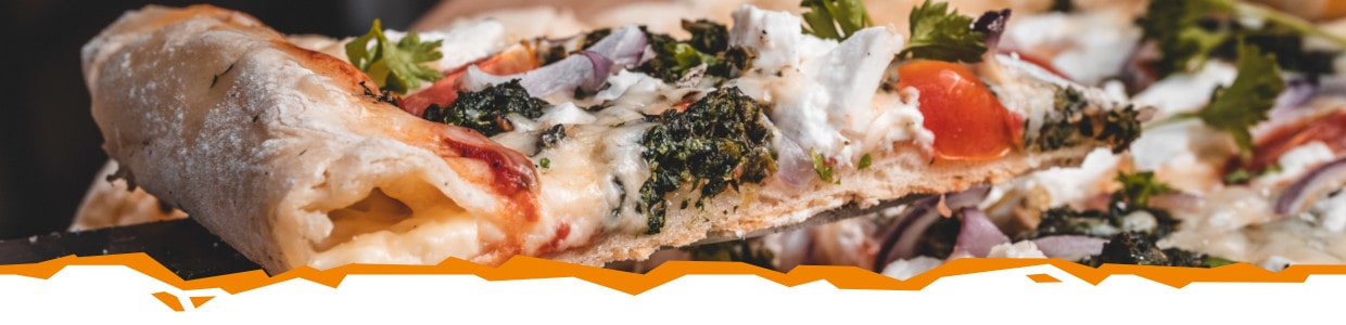 Spinatpizza Cheesy Crust für den Pizzaofen
