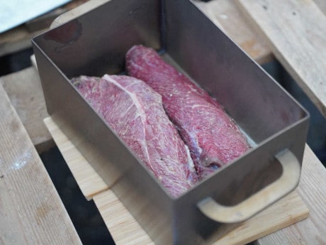 Rindfleisch im Bräter anbraten