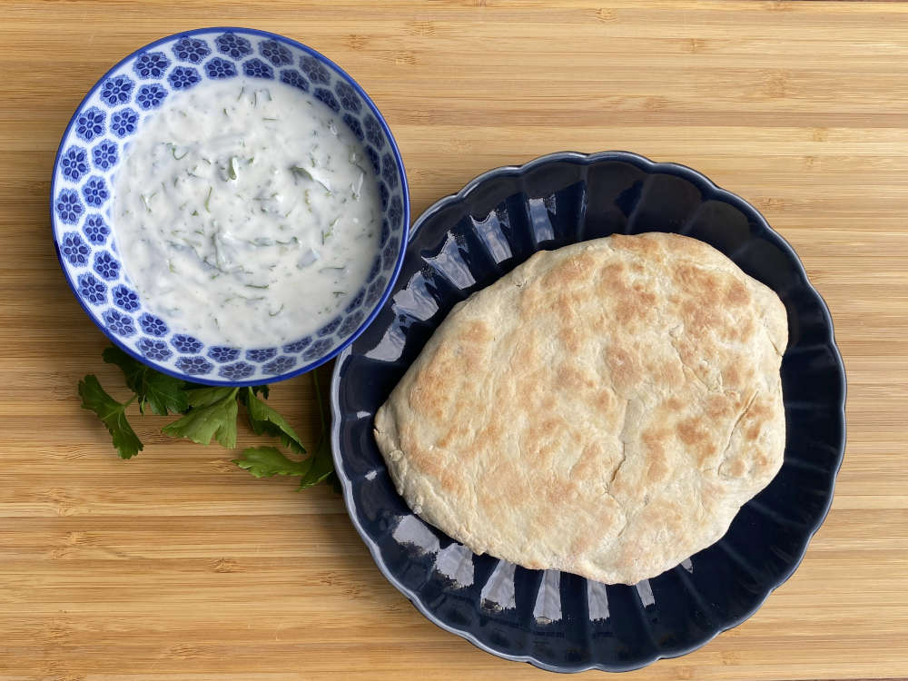 Naan Brot auf dem Pizzastein backen » Rezepte