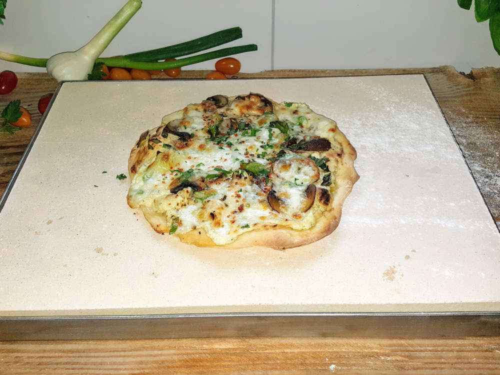 Pizza Intermezzo auf Pizzastein backen » Rezepte