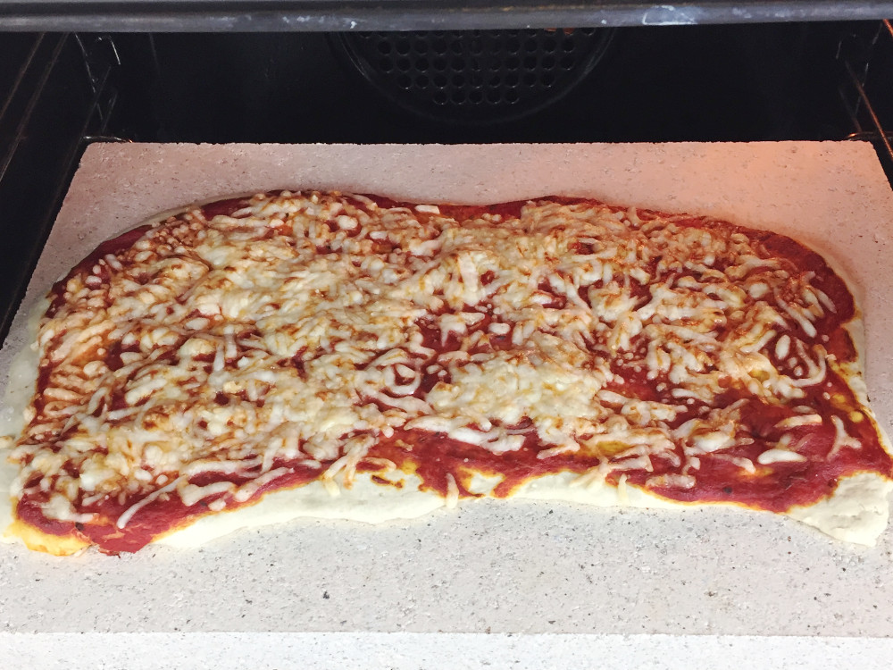 Pizza Rucola auf Pizzastein backen » Rezepte